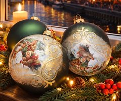 mørkegrønne julekugler til juletræ